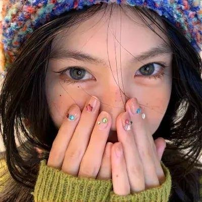 轻轻拂过
